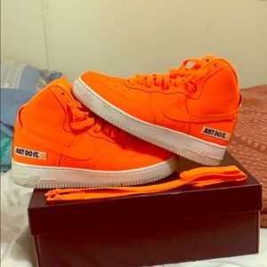 I’m selling my orange Air Force 1s
